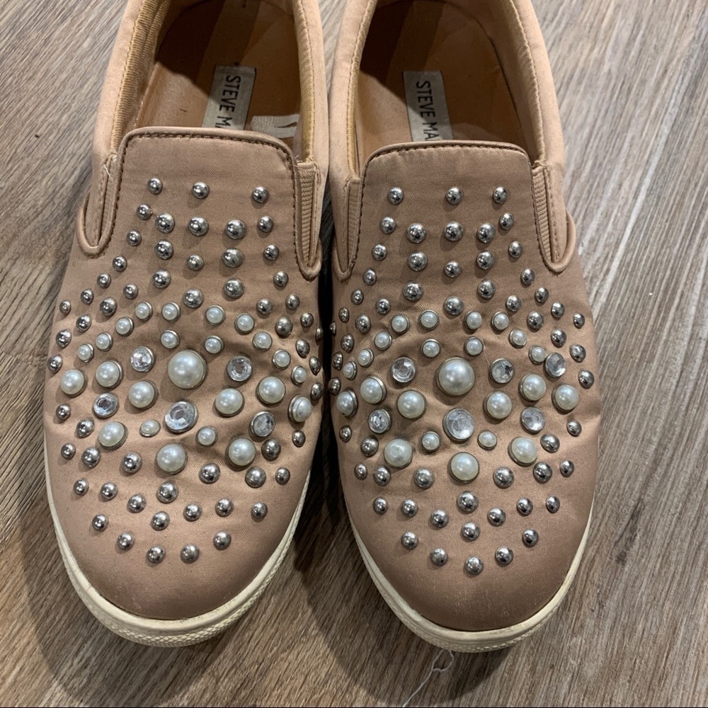 Steve Madden Pink Pearl Stud Slip On Shoes - Picture 2 of 6